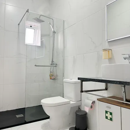 דירה Charming Stone Wall Apt With Metro Ac In Central Porto פורטו