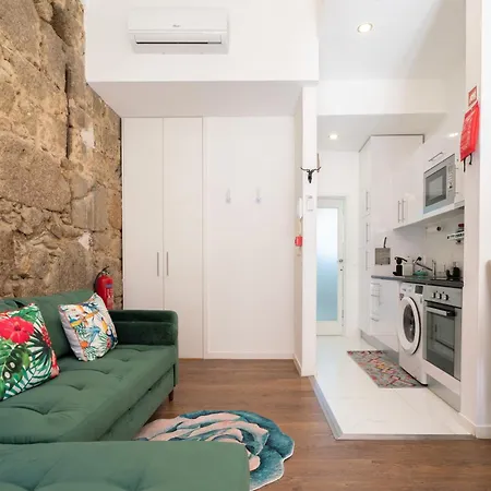 Charming Stone Wall Apt With Metro Ac In Central Porto * פורטו