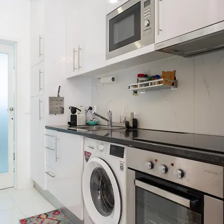 Charming Stone Wall Apt With Metro Ac In Central Porto דירה *