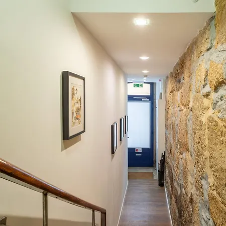 Charming Stone Wall Apt With Metro Ac In Central Porto * פורטו