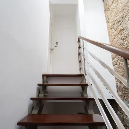 Charming Stone Wall Apt With Metro Ac In Central Porto *