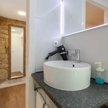 아파트 Charming Stone With Metro Ac In
