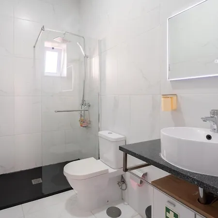 Lejlighed Charming Stone Wall Apt With Metro Ac In Central Porto *