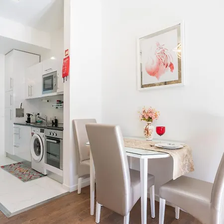 Lejlighed Charming Stone Wall Apt With Metro Ac In Central Porto