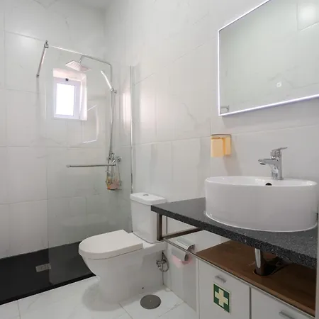 Charming Stone Wall Apt With Metro Ac In Central Porto Lejlighed Porto