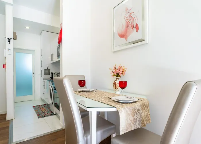 Cozy 2 Ac Near Metro Apartman