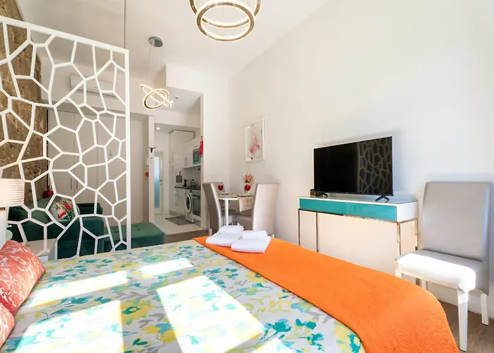 Cozy 2 Ac Near Metro Appartamento Oporto