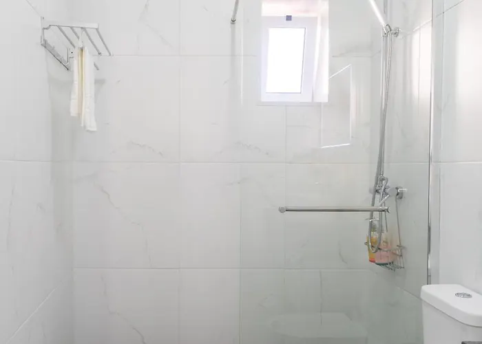 Cozy 2 Ac Near Metro Appartamento Oporto